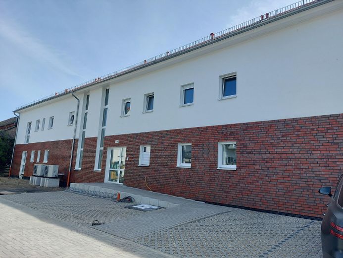 Erstbezug 2-Zimmer-Wohnung (1. OG, Balkon, barrierefrei) in Berge bei Nauen – Eingangsbereich Haus C