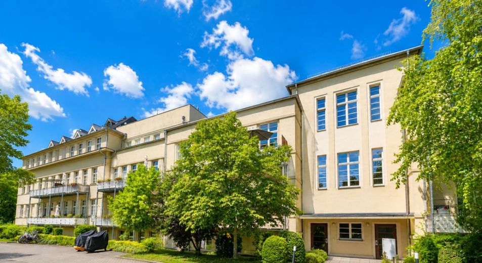 PROVISIONSFREI - BEZUGSFREIE 2-RAUMWOHNUNG MIT EINBAUKÜCHE – Hinteransicht