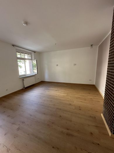 Geräumige 5-Zimmer-Wohnung in Toplage - einziehen und wohlfühlen – Wohnzimmer