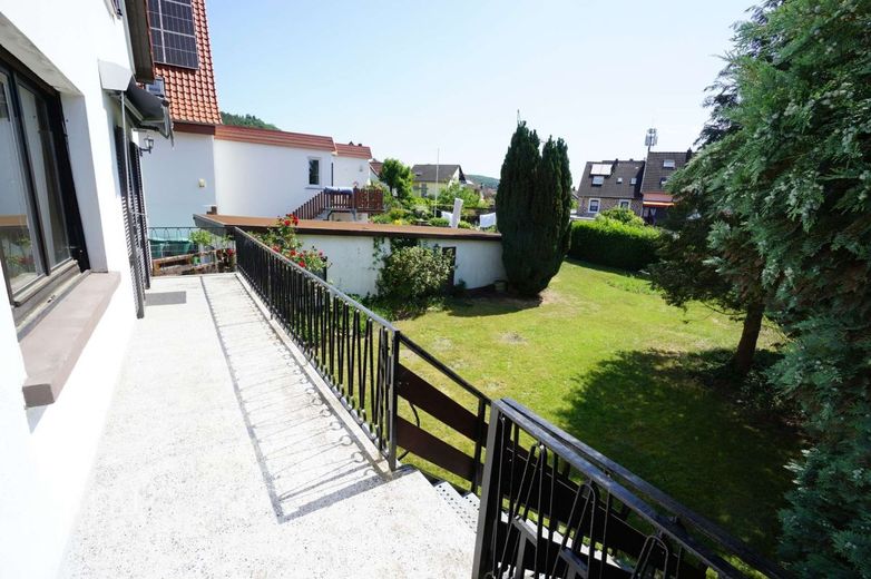 Familienhaus in ansprechender Lage (UKS) zu verkaufen! – Balkon