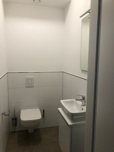 Energiesparwohnung 2.OG mit Tiefgaragenparkplatz – Foto 8
