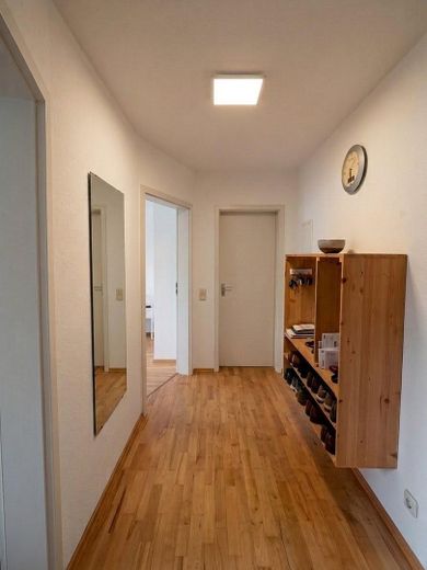 Attraktive Kapitalanlage in Burghausen | 2-Zimmer-Wohnung mit Balkon und TG | Provisionsfrei – Gang