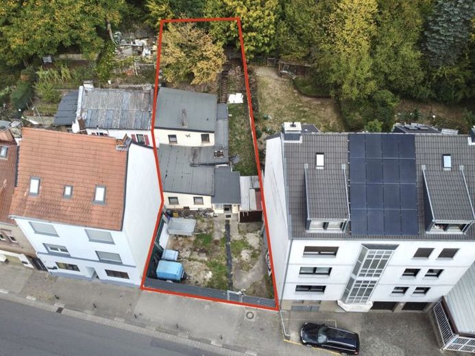 Wohnhaus mit 2 Wohneinheiten auf attraktivem Grundstück -Potenzial zur Neubebauung – Foto 1