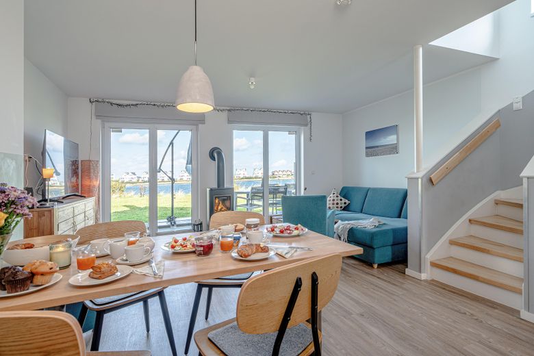 Freistehendes Ferienhaus im Ostseeressort Olpenitz Kappeln, Wasserlage – Wohn- Esszimmer