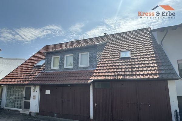 Residential house with garage, outbuildings and development potential in Schlüchtern town