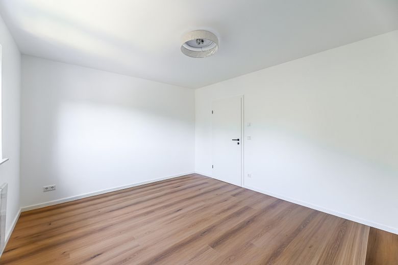 Modernisierte, frisch kernsanierte 2-Zimmer-Eigentumswohnung | 61 m² | Südbalkon – Schlafzimmer