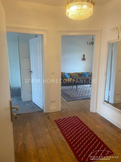 Große 3,5 Zi.-Altbauwhg., 2. OG, möbliert. Bad mit Wanne und Dusche, Balkon und kl. Garten zur gemeinschaftlichen Nutzung; Stellplatz vorhanden. – 70e03e3abe90d551c863cba8fda24955934a434a.jpg