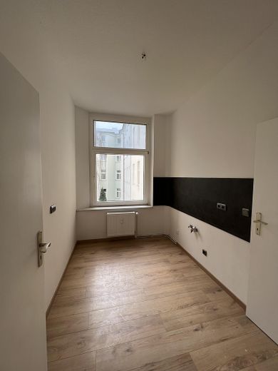 Großzügige 2-Zi Familienwohnung, 2 Bäder, zentrumsnah, sehr hell und freundlich – Küche