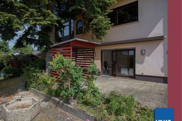 Grande casa unifamiliare o casa per generazioni con veranda e piscina in giardino, impianto fotovoltaico - senza provvigione per l'acquirente!