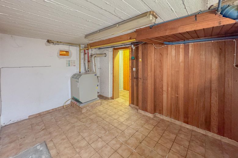 REIHENHAUS – DOPPELGARAGE – TERRASSE – GARTEN – RENOVIERUNGSBEDÜRFTIG – Heizungsraum - KG 