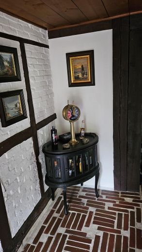 Da privato: casa storica modernizzata con tetto di paglia in posizione idilliaca – innenliegendes Fachwerk
