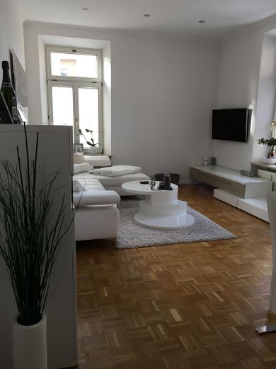 2-ZKB Luxus Altbau Designerküche |Designerbad |teilw. Fußbodenheizung | Balkon | Lift | Stellplatz – Wohnzimmer