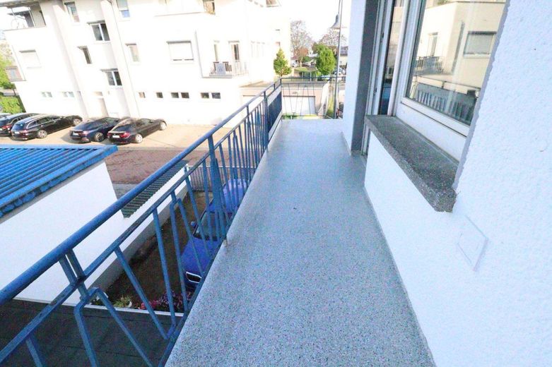 WRS Immobilien - Erlensee - kleine Bürofläche in zentraler Lage - mit Balkon und Duschbad – Balkon