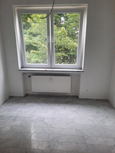 freshly renovated apartment with balcony in well-maintained 6-family/semi-detached house in Dortmund-Sölde – Kinderzimmer