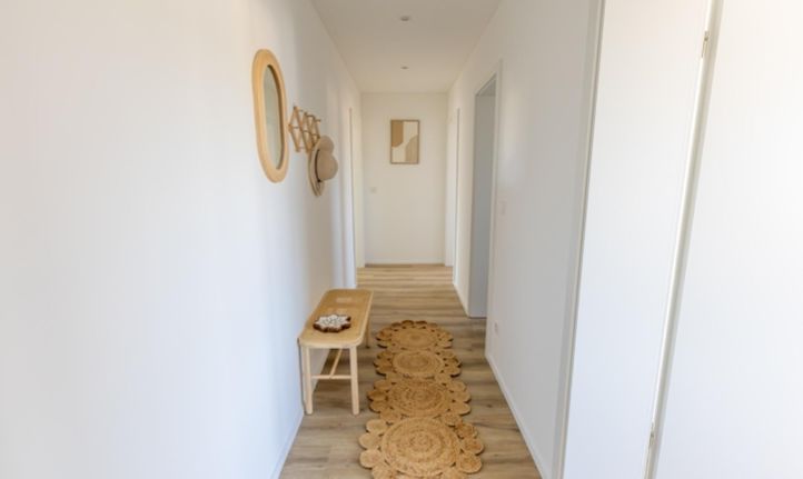 Kernsanierte 3-Zimmer-Wohnung mit 200qm Dachterrasse in Neustadt a.d. Aisch – Foto 1