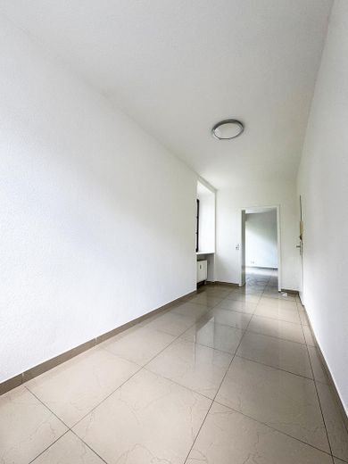 Modern sanierte 2-Zimmer-Souterrainwohnung in Duisburg – Foto 2