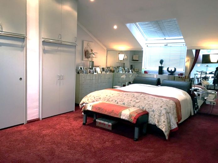 Drei Einheiten, ein außergewöhnliches Anwesen in sehr guter Lage – Wohnen, Arbeiten & Vermieten! – Schlafzimmer 1DG