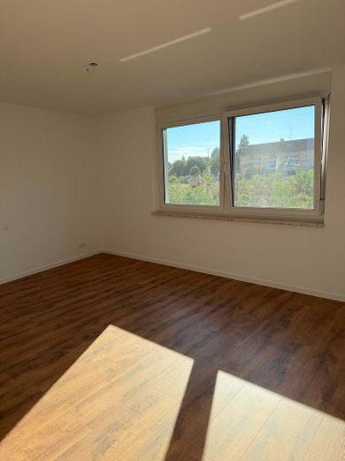 Appartement rénové de 3 pièces à proximité de la frontière – Schlafzimmer