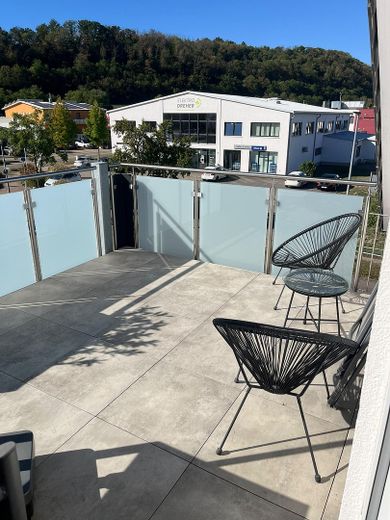 شقة مريحة من 3 غرف في غاغناو-أوتناو، بالطابق العلوي – Balkon