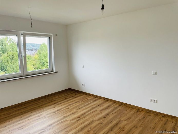 Kernsaniertes Einfamilienhaus mit Einliegerwohnung in 37619 Hehlen - Ruhiges Wohnen mit TOP-Komfort! – Schlafzimmer EG
