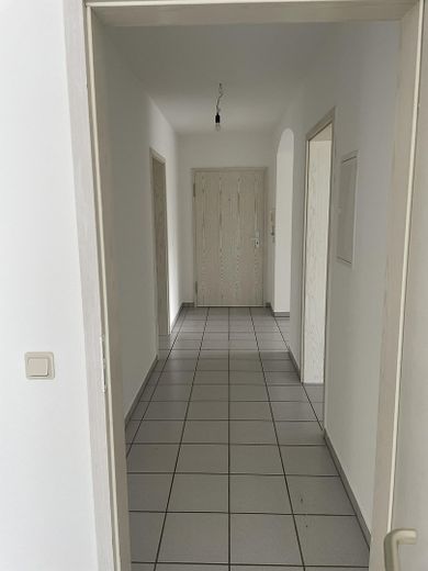 Aantrekkelijk, pas gerenoveerd 3-kamerappartement op een gewilde hoger gelegen locatie met onbelemmerd weids uitzicht – Heller Flur