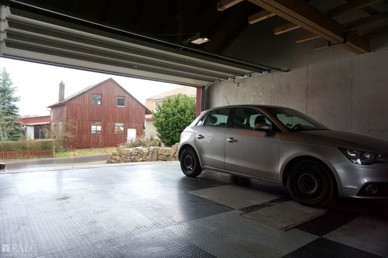 Große Doppelgarage