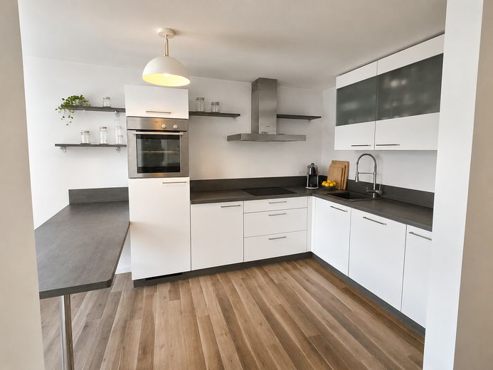 Attraktive 3-Zimmer-Maisonette mit Balkon und Schlossblick in zentraler Lage von Schwerin – Küche