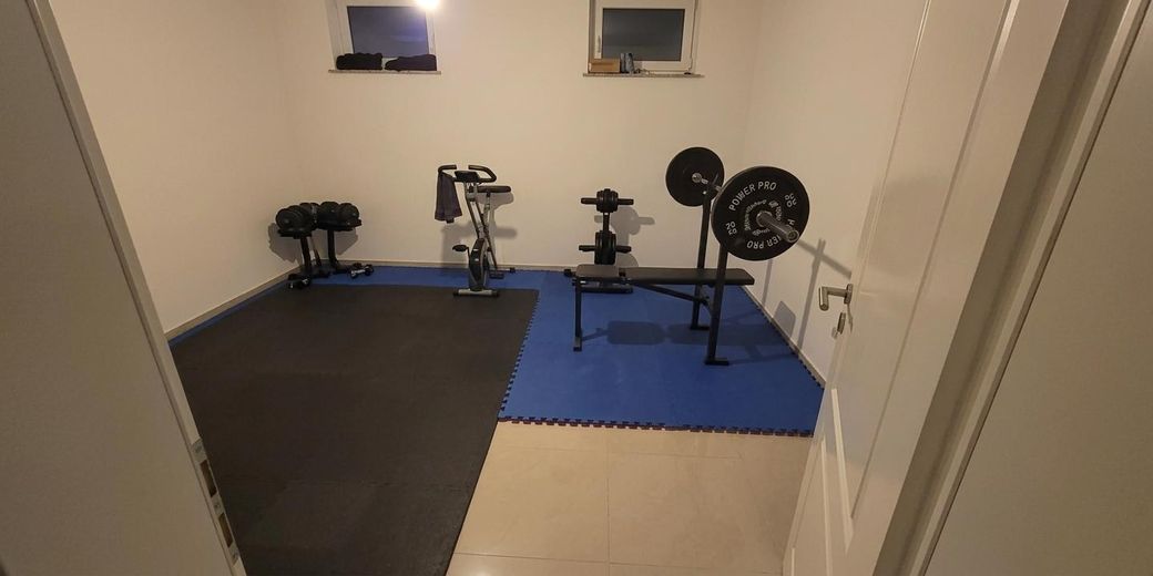 Moderne Luxusvilla: 432 m² Wohnfläche, PV-Anlage, Wärmepumpe & Sauna – Fitnessraum im KG