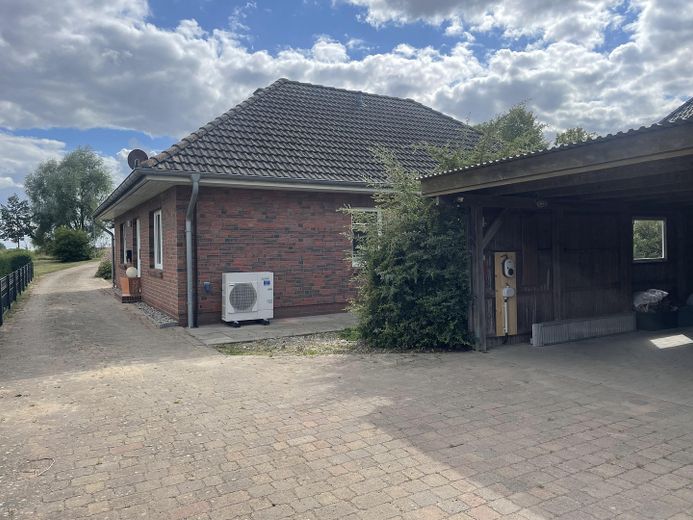 Haus und Carport