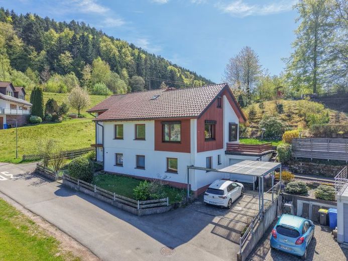 Ruhig gelegenes Einfamilienhaus mit Einliegerwohnung in wunderschöner Aussichtslage zu verkaufen – फोटो 1