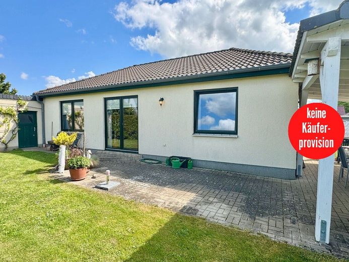 HORN IMMOBILIEN ++ RESERVIERT! Einfamilienhaus im Bungalowstil in Chemnitz bei Neubrandenburg – Hausansicht