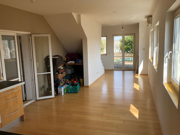Büro(Wohnung), Werkstatt, Atelier, Ausstellungs/-Produktionshalle mit großem Grundstück – EG.