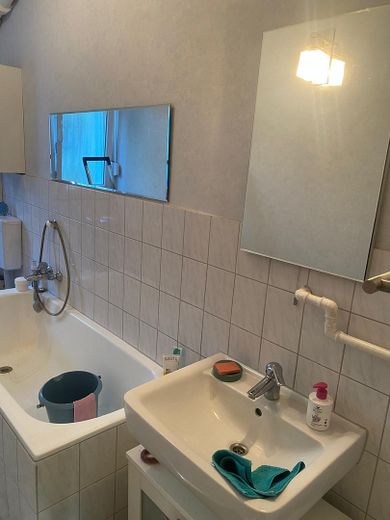 Lichtdurchflutete 4-Zimmer-Wohnung im Herzen vom Paulusviertel – Badezimmer
