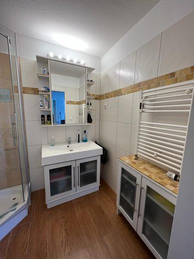 Tolle Maisonette-Wohnung mit Dachterrasse in Neuss-Zentrum – Bad 