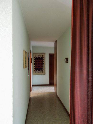 Bungalow im Grünen - provisionsfrei – Flur zum Schlafbereich