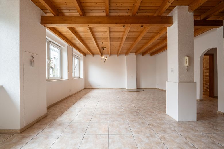 Kirchhain- Innenstadt Zentral - Frisch renoviertes Wohnhaus ! – Foto 1