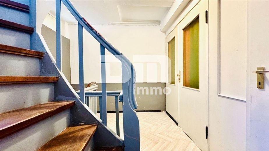 Vollvermietetes Wohn- und Gewerbeensemble: 3 Wohnungen + 2 Gewerbeeinheiten – OG Treppenhaus