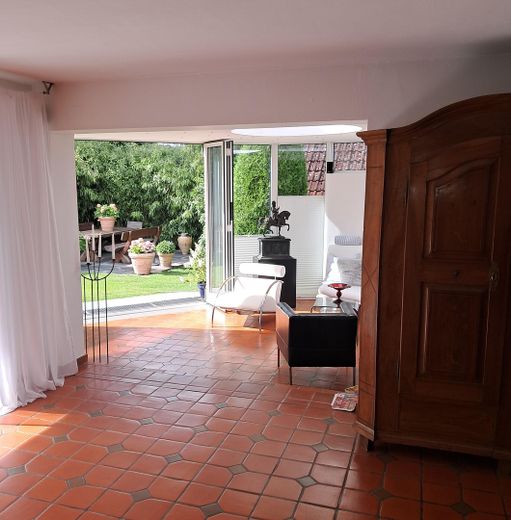 Blick v. Wohnzimmer zum Anbau