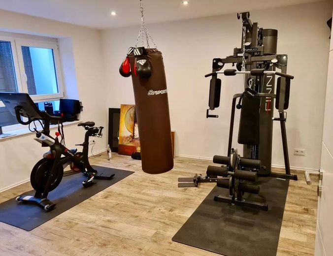 Traumhaus mit Einliegerwohnung in Saabrücken, Pool, Sauna, Klima .... – Fitnessraum Einliegerwohnung