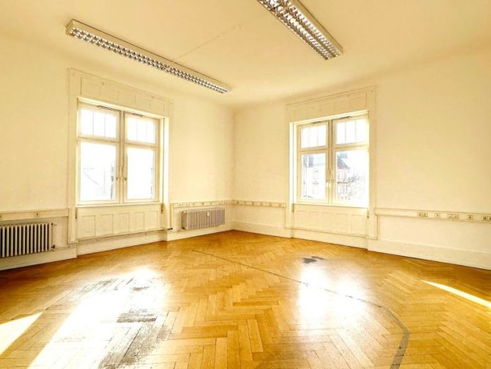 Centrale. Elegante. Speciale. Ufficio in immobile tutelato con ascensore - da subito – Foto 1
