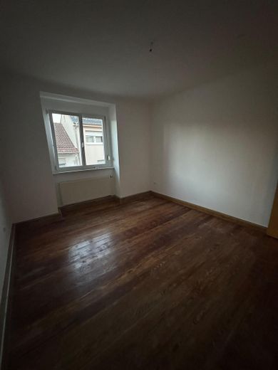 4 Zimmer Whg, 2. OG, renoviert mit EBK 650 plus 75 Euro Küche – Kinder-/Arbeitszimmer 1