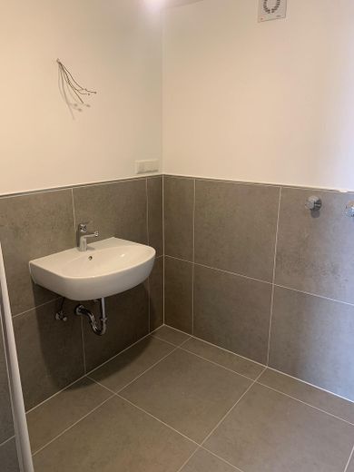 Elegante appartamento di 3 locali ristrutturato con terrazza coperta – Badezimmer