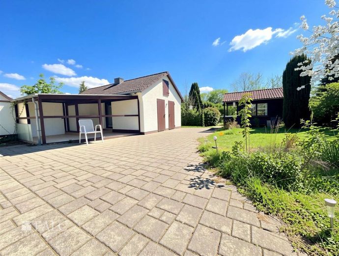 Perfekt für Familien: Haus mit Garten, Garage und Entwicklungspotenzial – Außenansicht