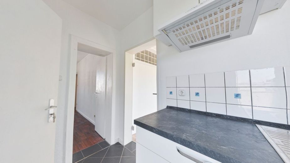 Ruhiges Büro mit 2 Zimmern, Küche, Bad und Dachterrasse am Schwanenspiegel – Küche
