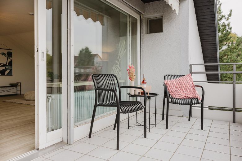 Frisch renovierte und bezugsfertige 3-Zimmerwohnung inkl. Parkplatz und mega Aussicht – Balkon