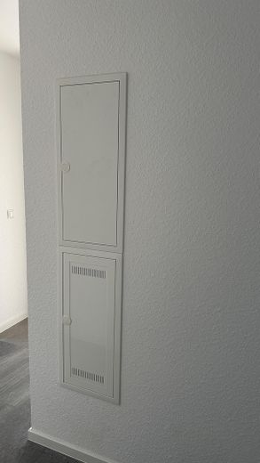 klimatisierte - 3-Zimmer Wohnung (OG) - mit Balkon in Andernach – Strom- & lokales Netzwerk