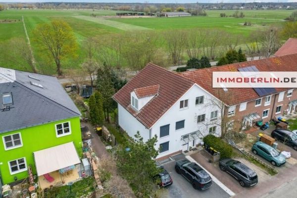 IMMOBERLIN.DE - धूप वाली छत और 2 कार पार्किंग स्थानों वाला बेहद आकर्षक अंतिम Reihenhaus