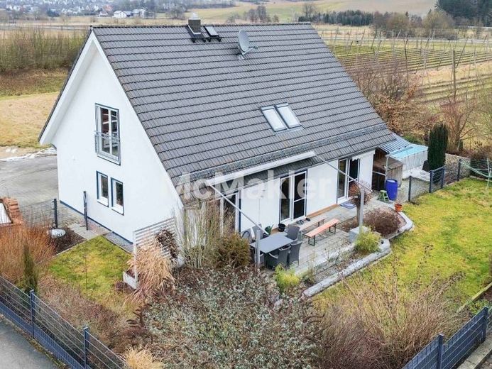 Familienfreundlich wohnen: Einfamilienhaus mit 2 Carportstellplätzen & unverbautem Blick! – फोटो 1