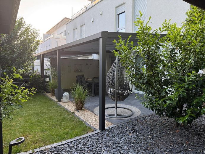 Hochwertige Doppelhaushälfte in Feldrandlage mit Südterrasse und Garten in Nieder-Olm – Gartenansicht