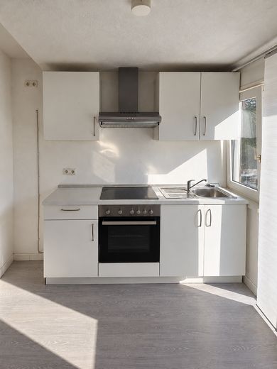 Gemütliche 2-Zimmer-Dachgeschosswohnung mit Balkon und Einbauküche in ruhiger Lage – Foto 3